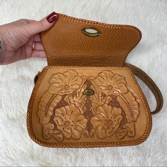 vintage 70s tooled leather purse floral pattern saddlebag bohemian shoulder bag - Picture 3 of 12